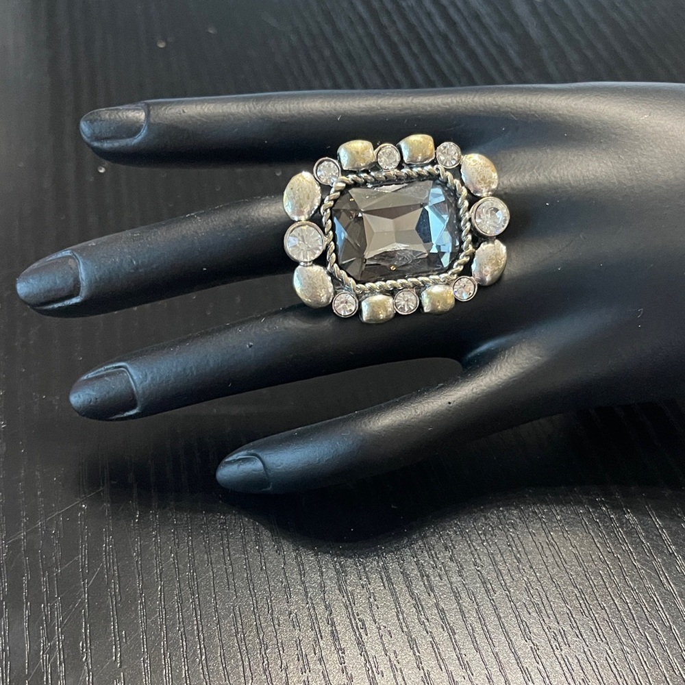 Elegant Black and Silver Statement Ring. 0447